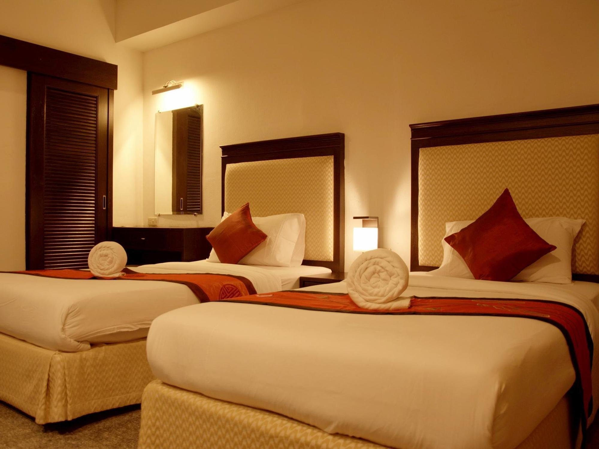 Washington Residence Phuket Buitenkant foto