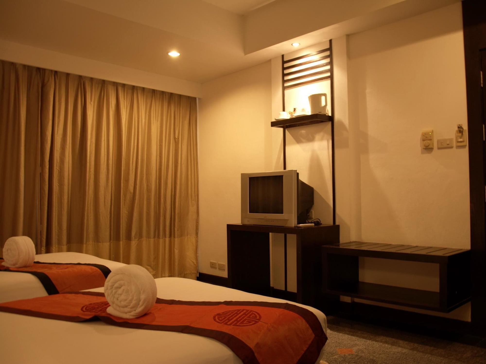 Washington Residence Phuket Buitenkant foto